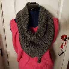 Crocheted Triangle Scarf in Gray with Sprakel.