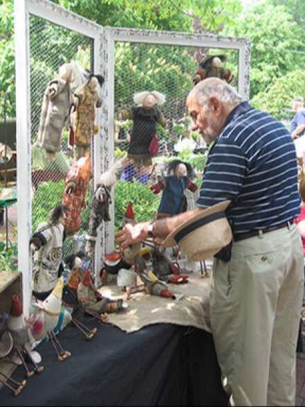 Sunday Artist Market in the Garden - July