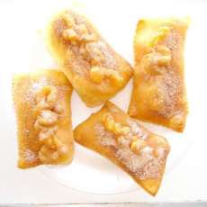 APPLE CINNAMON BEIGNETS