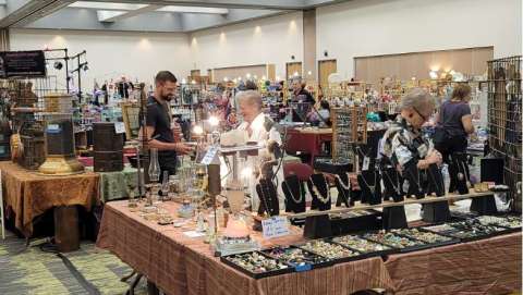 Tanner's Marketplace Antiques and Retro Show - July