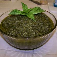 Bill's Garden Fresh Basil Pesto