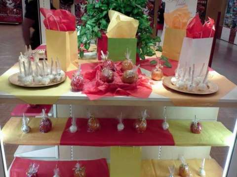 Flavored Candy Apples & Cake Pops Display