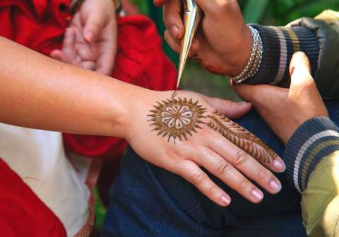 Creating your Own Henna Tattoos for Festival Season