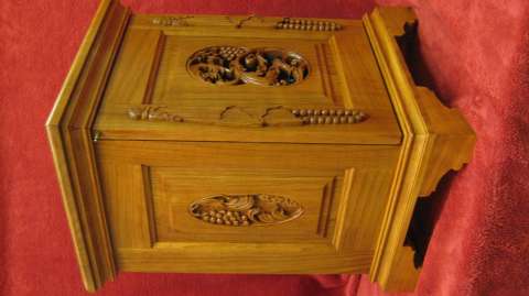 "String of Pearls" jewelery armoire w/6 drawers
