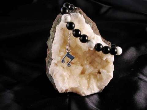 7 1/2 in Onyx & Howlite bracelet with sterling silver charm.