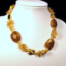 Quartz nuggets and chips