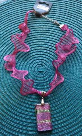 Pink wire mesh necklace w/fused glass pendant