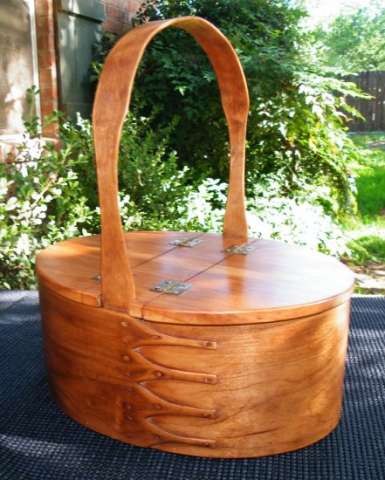 Shaker Hinged-Lid Carrier in Cherry.
