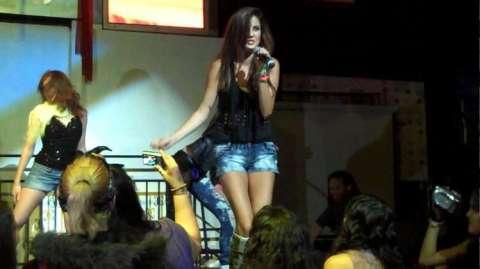 Zoe Singing