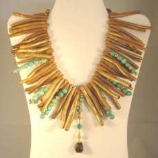 Island Queen's Collar