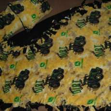 double fleece John Deer blanket set w/ 2 matching pillows