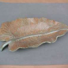 Ceramic leaf dish