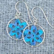 Daisy hand-painted crochet earrings