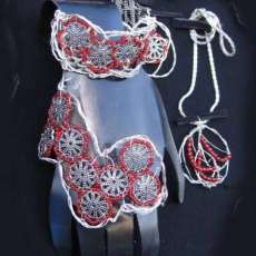 Red Wheel hand-bracelet