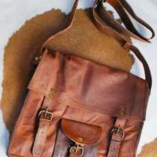 Single Front Pocket Messenger Medium