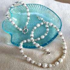 Elegant SWAROVSKI pearls and pewter