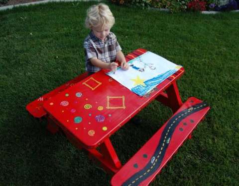 Heidi's Play Table in red by Tom/Merrily