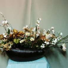 SILK AND NATURAL ARRANGEMENT IN A CERAMIC SHELL