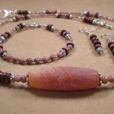 Crazed Fire Agate Stone Pendant Necklace Set.