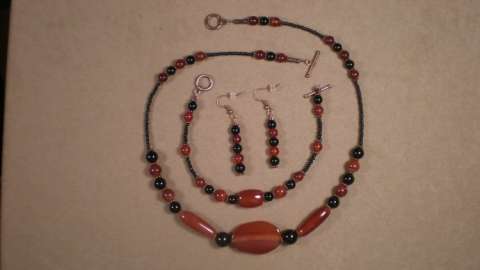 Red Carnelian Agate Stone Pendant Necklace Set.