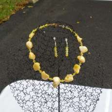 Necklace - Dyed yellow mother-of-pearl, yellow/clear austrian crystals