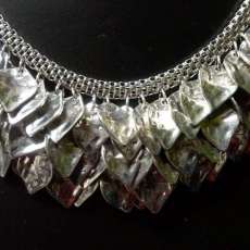 leaves metal forniture necklace