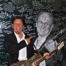 Dean at the Tribute to Les Paul