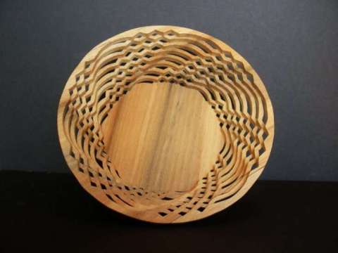 Cosulet bowl in Sycamore, quarter-sawn