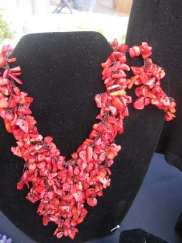 Unies Red Coral v necked necklace