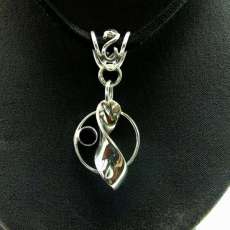 Pendant in sterling silver and black onyx