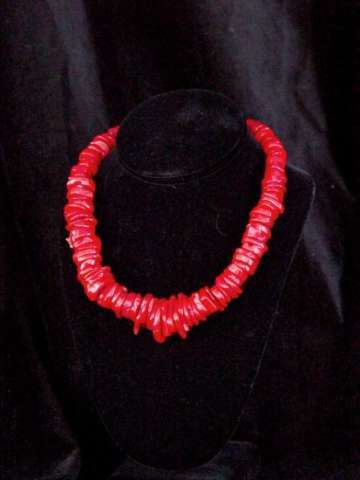 Red coral necklace