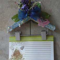 Boutique note/recipe holder