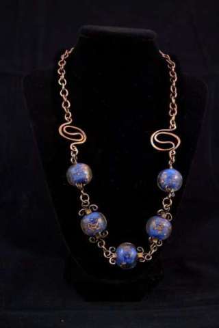 Lampworkbead with wirework