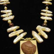 Creamy stick pearl shell necklace