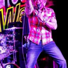 Dean Crawford Performing at Cancun Cantina West