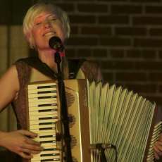 Rae Hering - Live at South X Sea 2