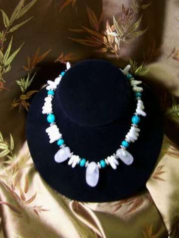 Dee's Designs Southwest Style Turquoise and Quartz 18" Necklace