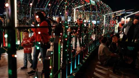 Garland Christmas on the Square