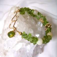 2- strand bracelet of Peridot & white onyx
