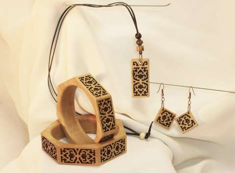 Beautiful and intrically carved, "Fillagree style" wood bracelet, with earings & pendant