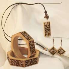 Beautifal and intricately carved "Cross-Twist style" wood bracelet with earin gs & pendant