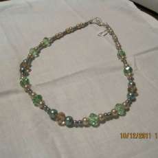 Crystal/Glass pearl necklace