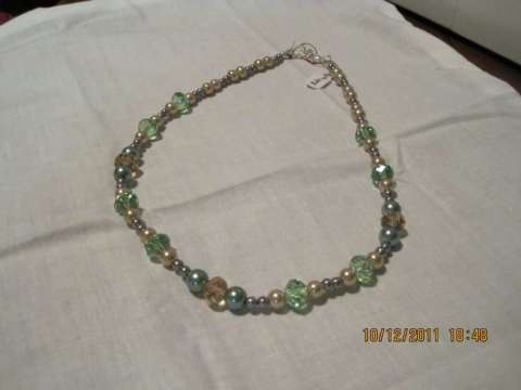 Crystal/Glass pearl necklace