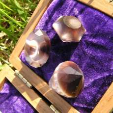 FACETED FIBOR OPTIC STONES