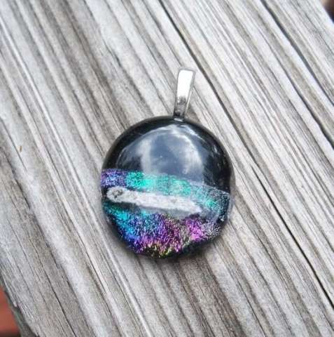 Custom memory pendant using cremains