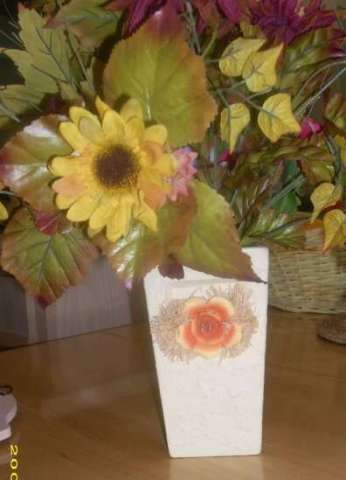 Ceramic table vase