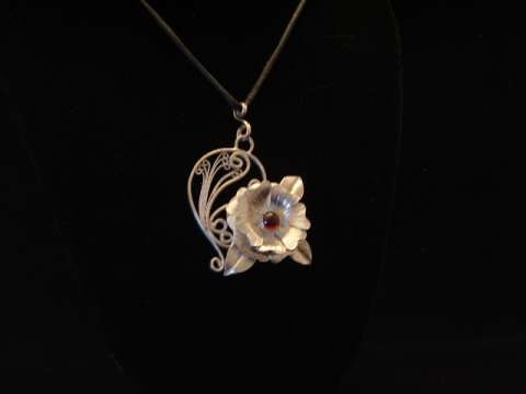 Gardinia Filigree Pendant