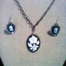 Cameo Necklace Set