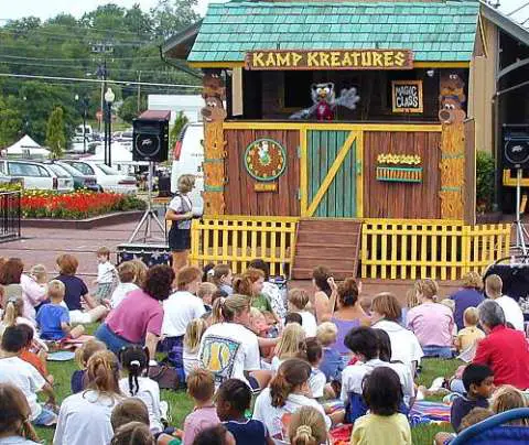 Kamp Kreatures Cabin Stage