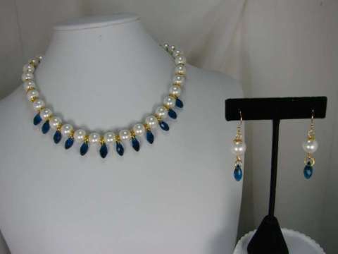 Akoya Shell pearls & Swarovski Crystals Necklace & Earring Set